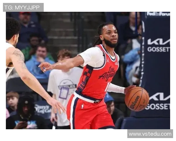 快船在绝境中逆袭灰熊上演惊天逆转全场观众为之震撼