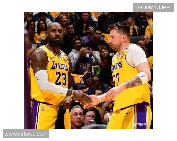 湖人队与爵士队2007年经典对决回顾及精彩瞬间分析 湖人队与爵士队2007年经典对决回顾及精彩瞬间分析